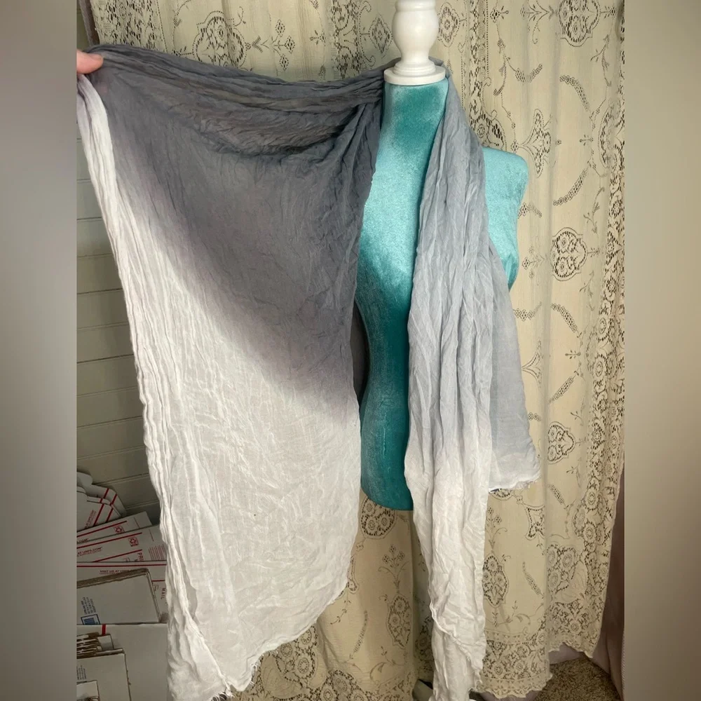 Calvin Klein: ombré scarf